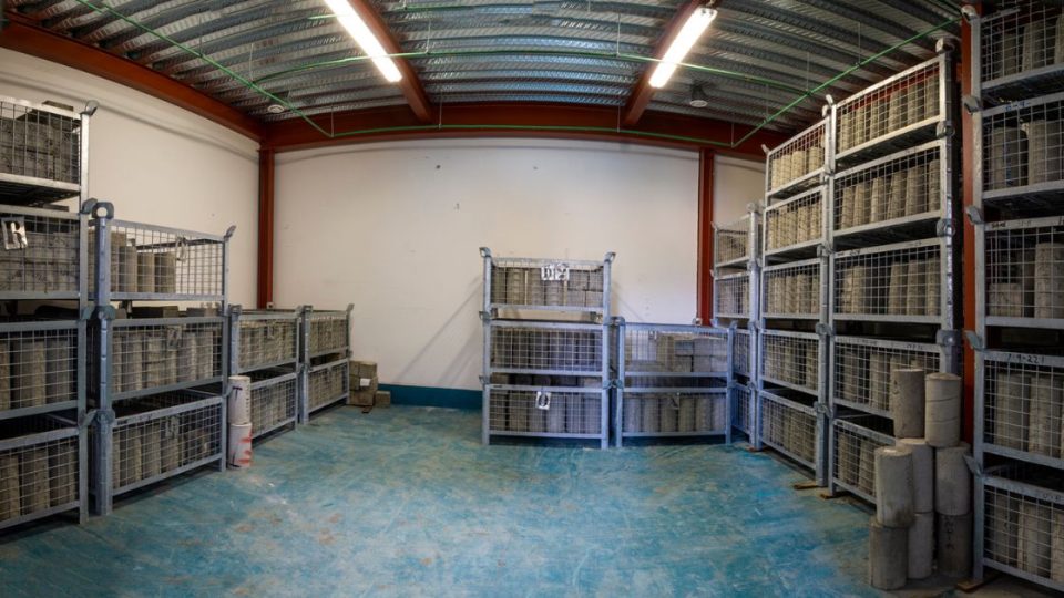 almacén con materiales - labetec