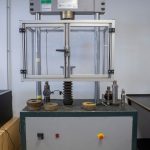 máquina de ensayo de tracción y compresión - labetec