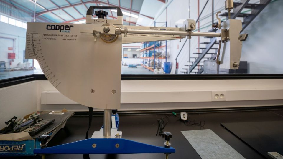 medidor de resistencia al deslizamiento - labetec